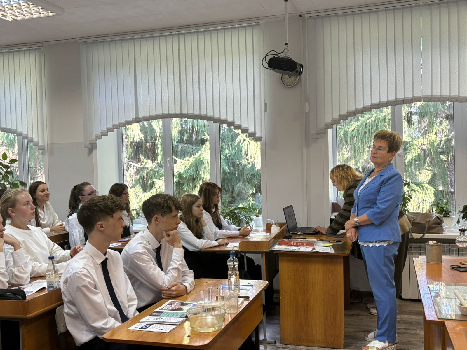 Декан ФВТ профессор Фионова Л.Р. с профориентационной целью встретилась со школьниками Мокшанского района